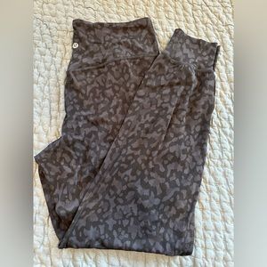 NWOT Lululemon black leopard jogger leggings
